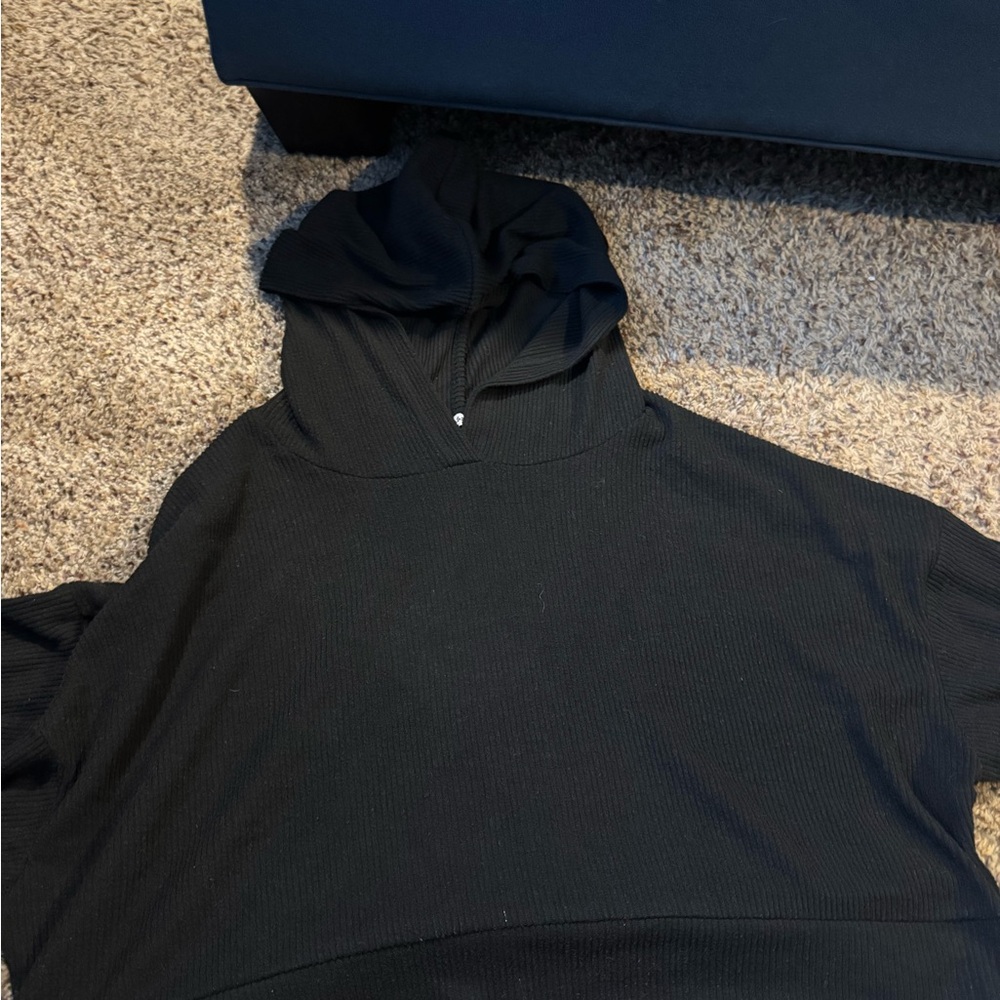 Theo and Spence cropped ribbed black hoodie